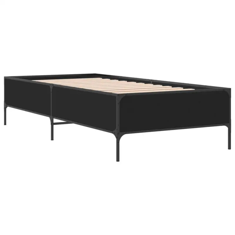 Bedframe met metalen poten en multiplex lattenbodem van bewerkt hout - Bedden & bedframes