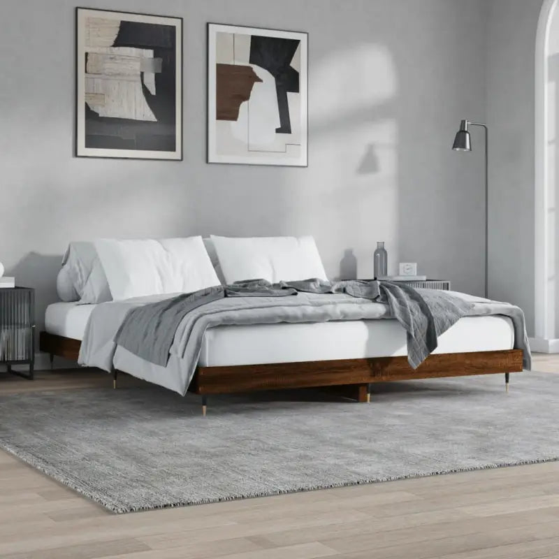 Bedframe met metalen poten en multiplex lattenbodem van bewerkt hout - bruin eikenkleur / 160 x 200 cm - Bedden &