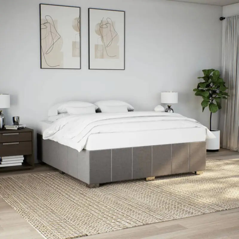 Bedframe van massief grenenhout met ademend vermogen en zacht polyesterweefsel - Taupe / 200 x 200 cm - Bedden &