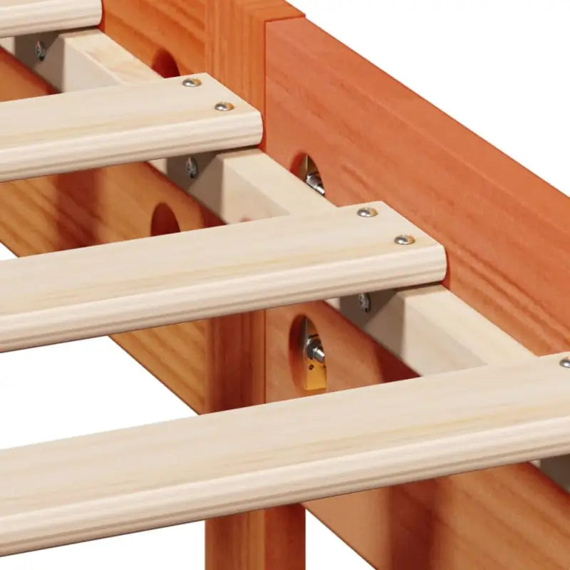 Bedframe van massief grenenhout voor een stabiele nachtrust - Bedden & bedframes