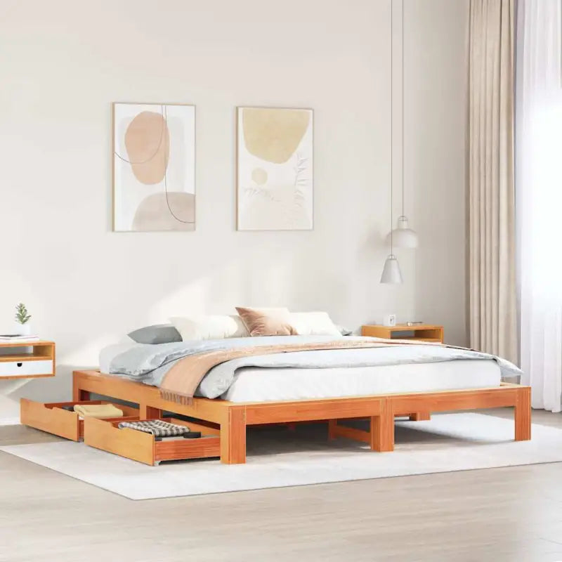 Bedframe van massief grenenhout voor een stabiele nachtrust - Wasbruin / 200 x 200 cm - Bedden & bedframes