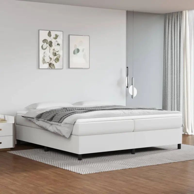 Boxspringbed met multiplex lattenbodem en crème kunstleer voor rust - Wit / 200 x 200 cm / 35 cm - Bedden & bedframes