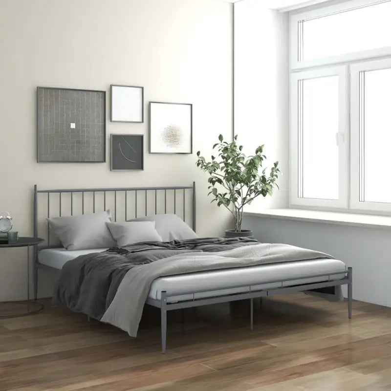 Comfortabel tweepersoonsbed met een stevig gepoedercoat metalen frame - Grijs / 200 x 200 cm - Bedden & bedframes