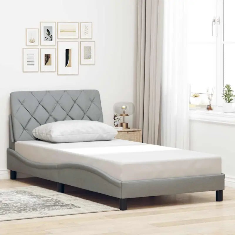 Donkerbruin bedframe met ademend vermogen en comfortabel polyesterstof - Lichtgrijs / 100 x 200 cm - Bedden & bedframes
