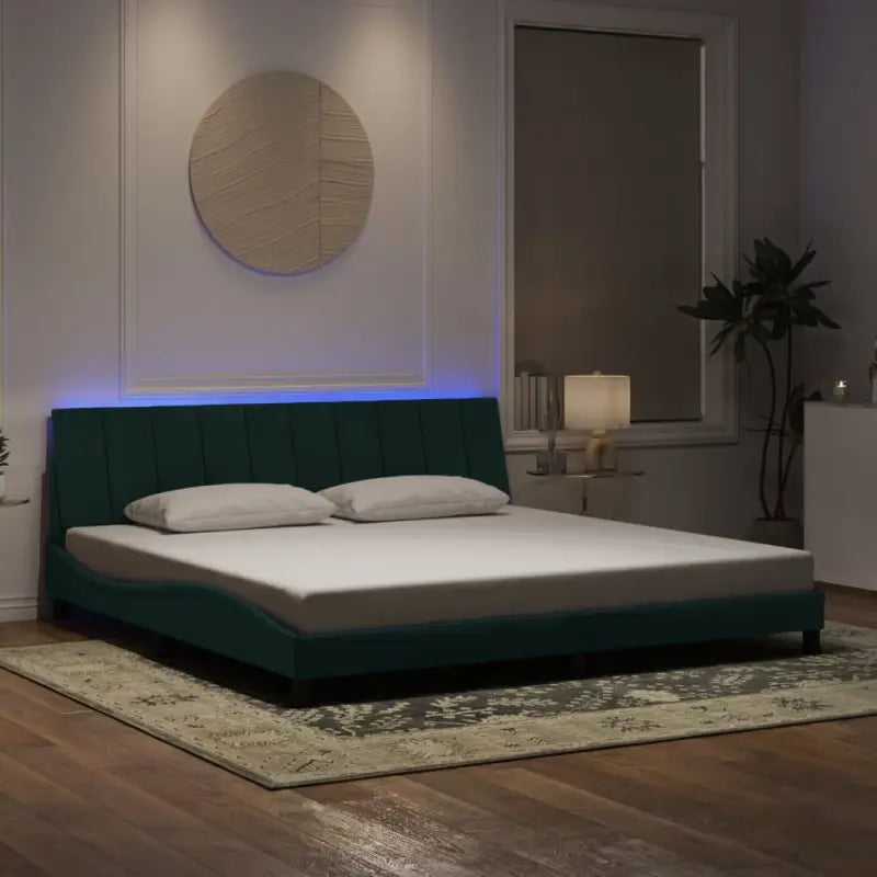 Donkergroen bedframe met LED-verlichting en multiplex lattenbodem - Donkergroen / 200 x 200 cm - Bedden & bedframes