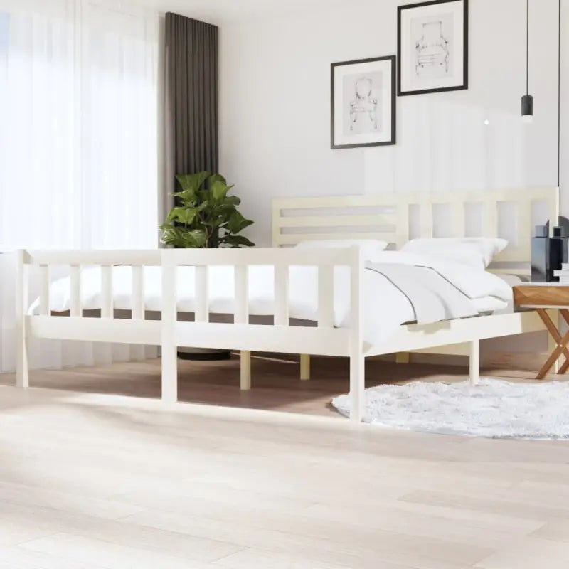 Eenvoudig bedframe van massief grenenhout voor een tijdloze slaapkamer uitstraling - Wit / 200 x 200 cm - Bedden &