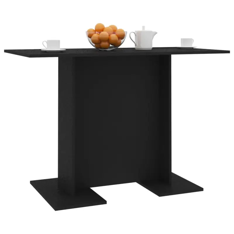 Eettafel van bewerkt hout met frisse minimalistische uitstraling - Eettafels