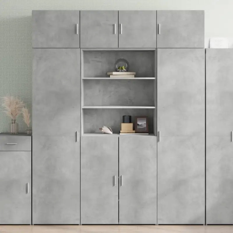 Elegante hoge kast van bewerkt hout voor een stijlvolle interieur uitstraling - Betongrijs / 1 - Dressoirs &