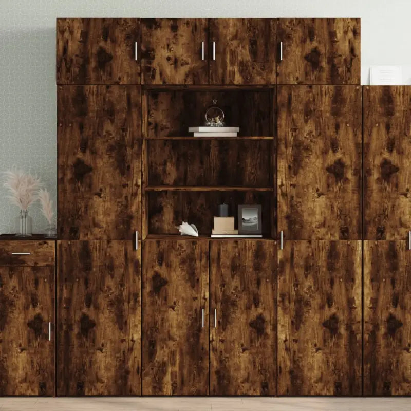 Elegante hoge kast van bewerkt hout voor een stijlvolle interieur uitstraling - Gerookt eiken / 1 - Dressoirs &