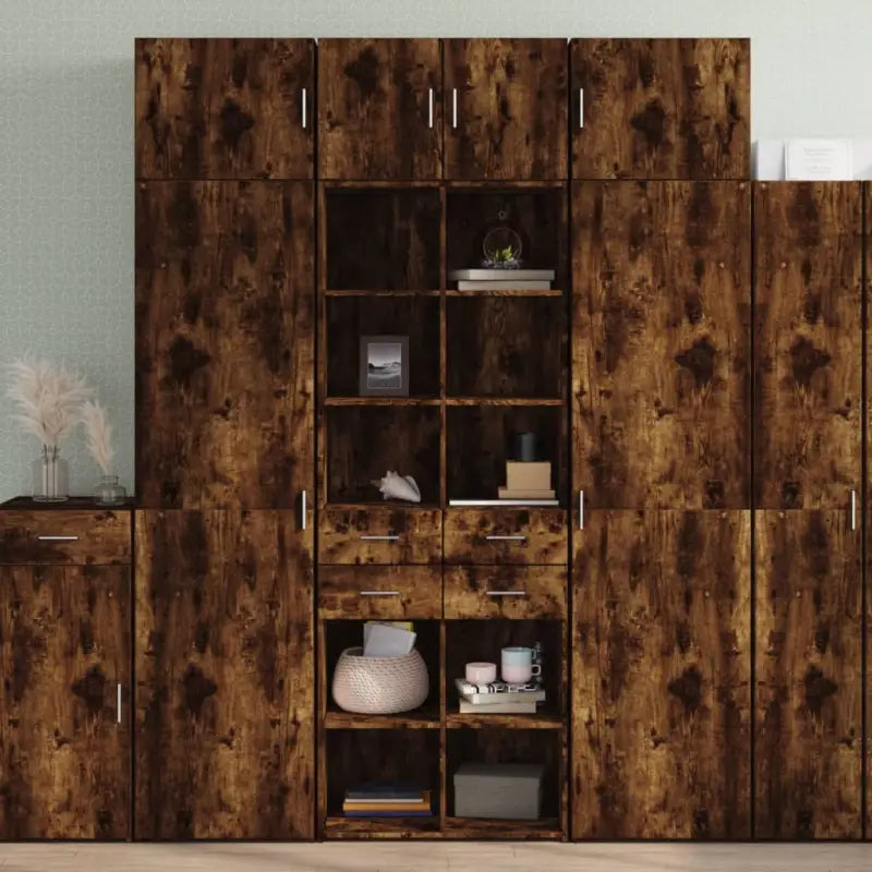 Elegante hoge kast van bewerkt hout voor jouw bestaande interieur - Gerookt eiken / 1 - Dressoirs & buffetkasten