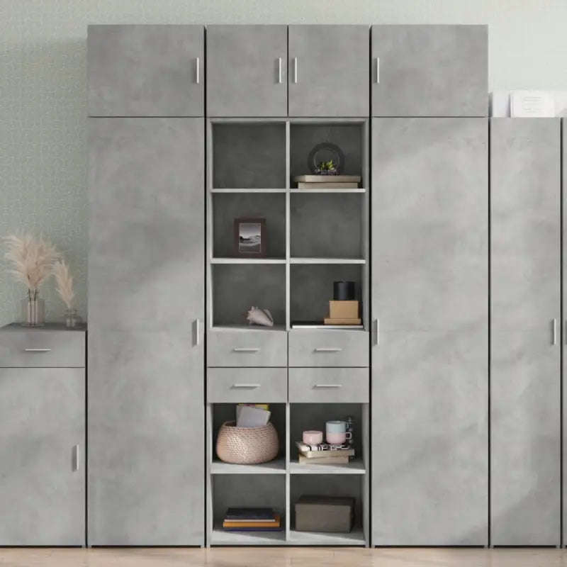 Elegante hoge kast van bewerkt hout voor jouw bestaande interieur - Betongrijs / 1 - Dressoirs & buffetkasten