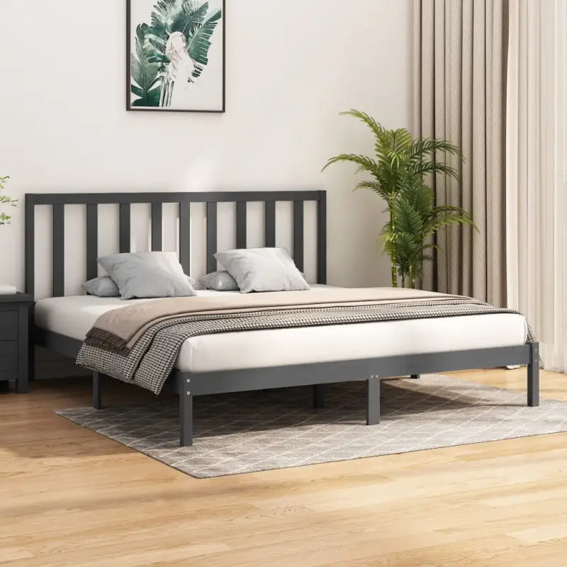 Houten bedframe van massief grenenhout met tijdloos design - Grijs / 200 x 200 cm - Bedden & bedframes