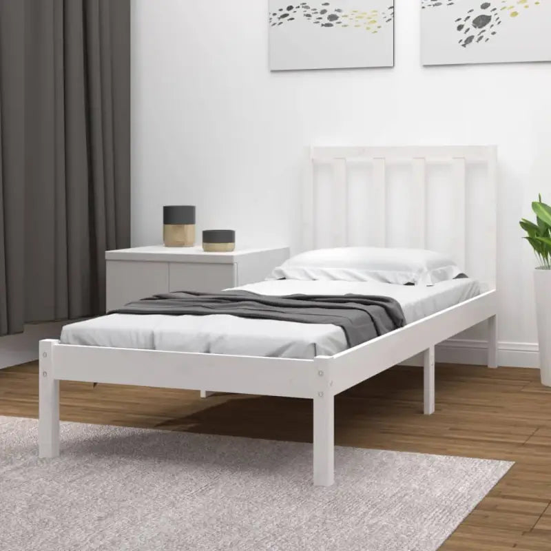 Houten bedframe van massief grenenhout met tijdloos ontwerp - Bedden & bedframes