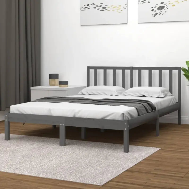 Houten bedframe van massief grenenhout met tijdloos ontwerp - Grijs / 200 x 200 cm - Bedden & bedframes