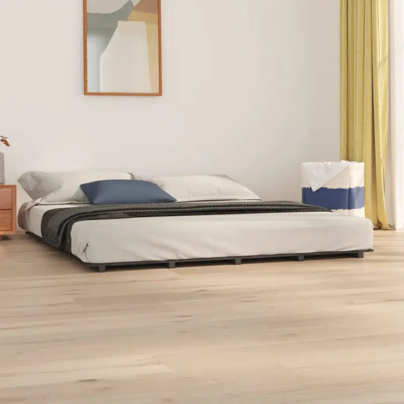 Houten bedframe van massief grenenhout voor een goede nachtrust - Grijs / 200 x 200 cm - Bedden & bedframes