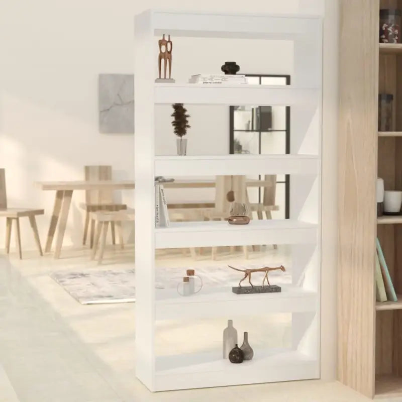 Houten boekenkast met bewerkt hout en strak design voor interieur - Boekenkasten