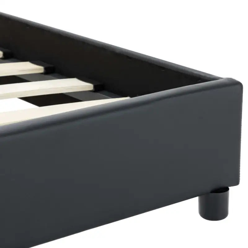 Klassiek bedframe met gepoedercoat stalen poten voor elegante slaapkamers - Bedden & bedframes