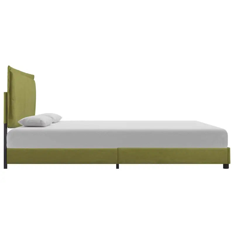 Klassiek bedframe met massief houten poten en elegante uitstraling - Bedden & bedframes