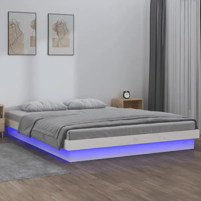 Klassiek bedframe van massief grenenhout met kleurrijke LED’s - Wit / 140 x 190 cm - Bedden & bedframes