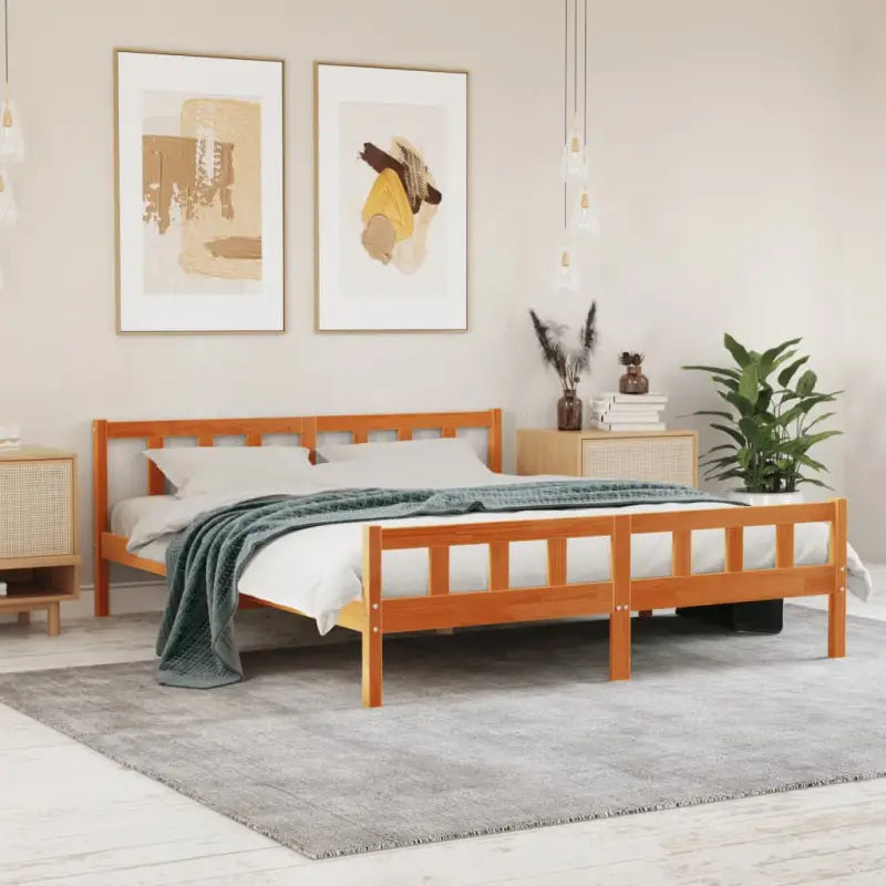 Klassiek bedframe van massief grenenhout voor een tijdloze slaapkamer uitstraling - Bruin / 160 x 200 cm - Bedden &