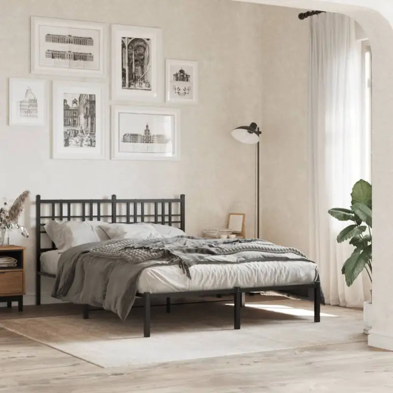 Klassiek metalen bedframe met extra opbergruimte en metalen latten - Zwart / 135 x 190 cm / met hoofdbord - Bedden &