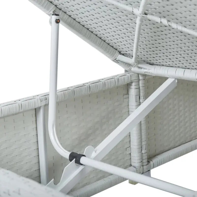 Luxe loungestoelen voor een ontspannende zonnige dag - Ligstoelen