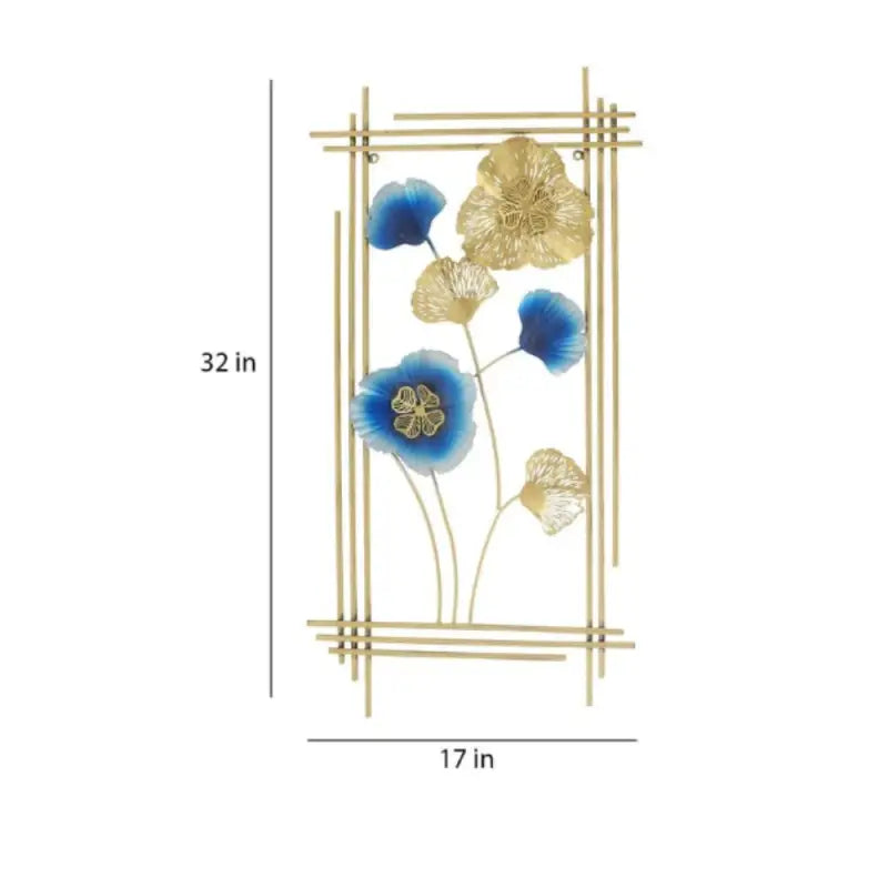 Luxe metalen wanddecoratie met gouden bloemmotieven en blauwe accenten - Visueel kunstwerk