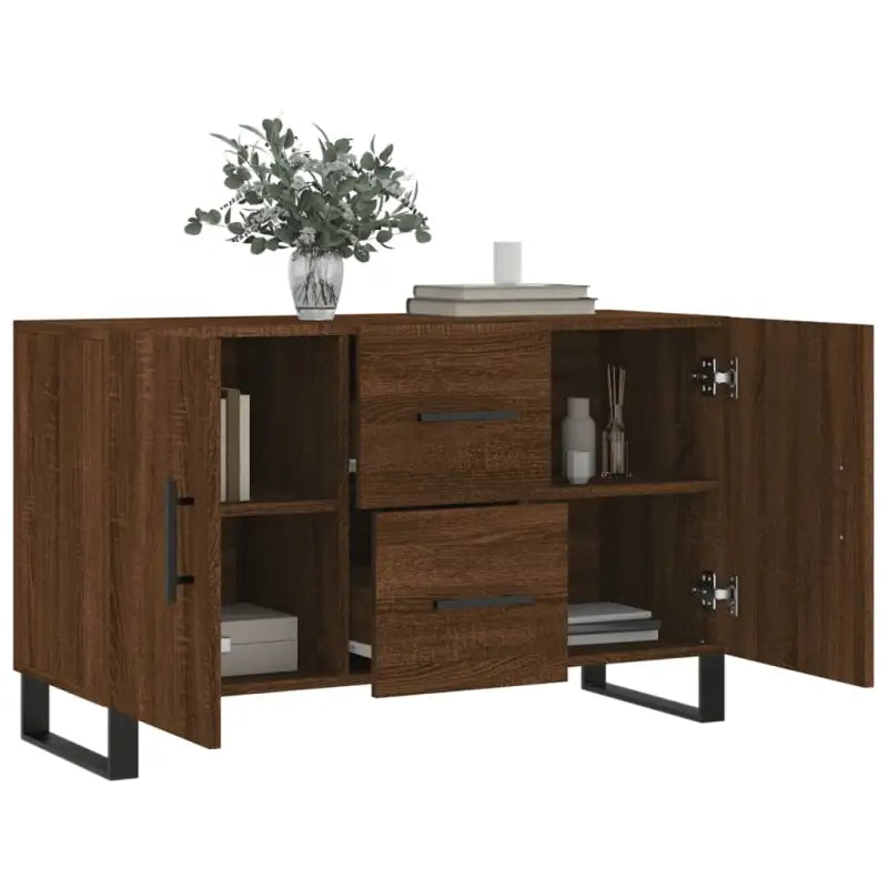 Modern dressoir met metalen poten en bewerkt hout voor een tijdloze uitstraling - Dressoirs & buffetkasten