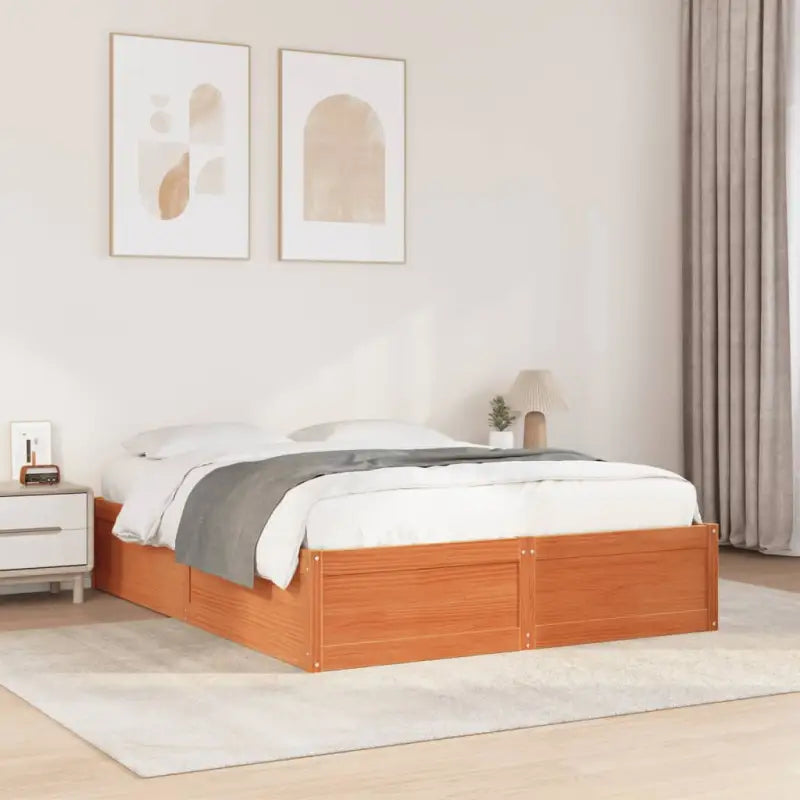 Moderne bedframe van massief grenenhout met multiplex lattenbodem - Wasbruin / 140 x 200 cm - Bedden & bedframes