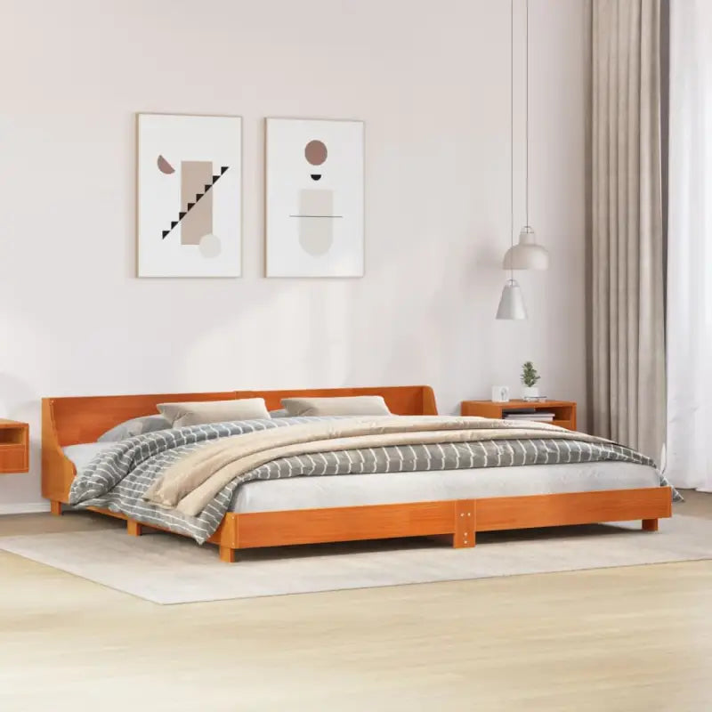 Moderne houten bedframe van massief grenenhout voor een strakke slaapkamer - Wasbruin / 200 x 200 cm - Bedden &