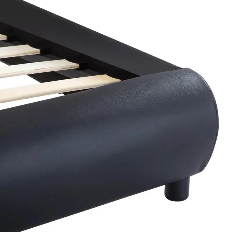 Moderne kunstleren bedframe met gepoedercoat stalen frame voor een elegante slaapkamer - Bedden & bedframes