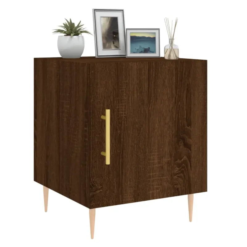 Nachtkastje van bewerkt hout voor een moderne uitstraling - Nachtkastjes
