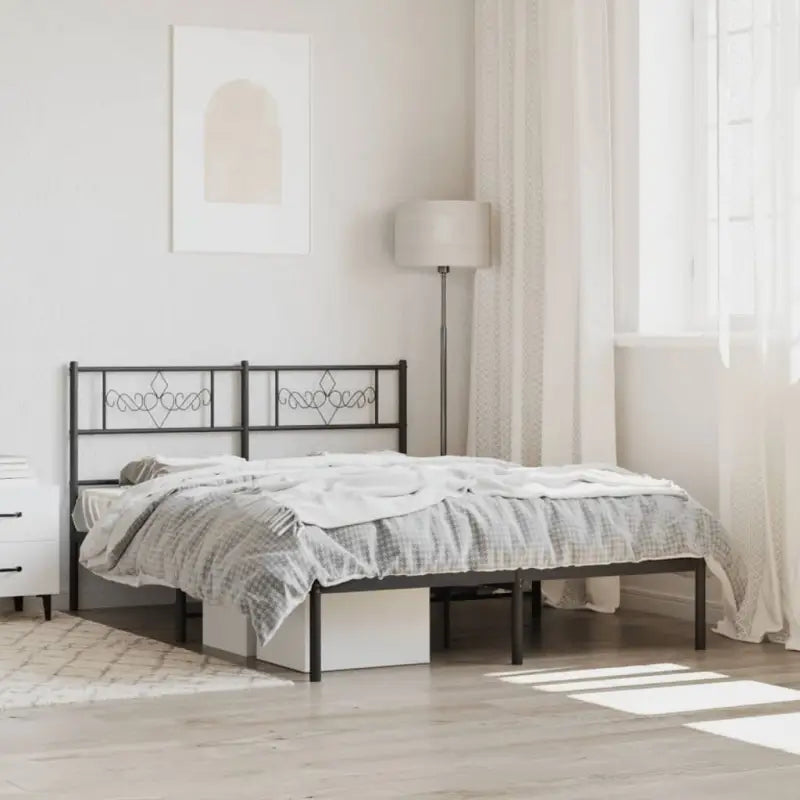 Robuust metalen bedframe met extra opbergruimte en tijdloos design - Zwart / 140 x 200 cm / met hoofdbord - Bedden &
