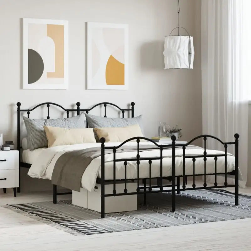 Robuust metalen bedframe met extra opbergruimte en tijdloos design - Zwart / 140 x 200 cm / met hoofdbord & voetbord