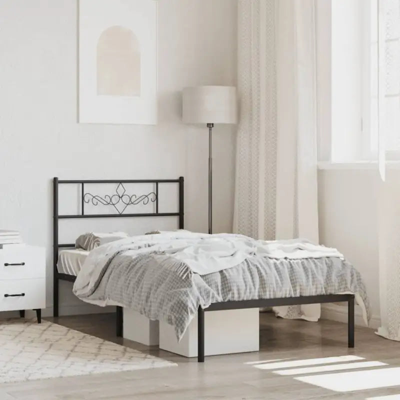 Robuust metalen bedframe met extra opbergruimte en tijdloos design - Zwart / 107 x 203 cm / met hoofdbord - Bedden &