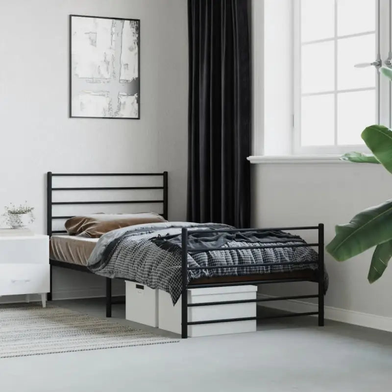 Robuust metalen latten bedframe met extra opbergruimte in klassiek design - Bedden & bedframes