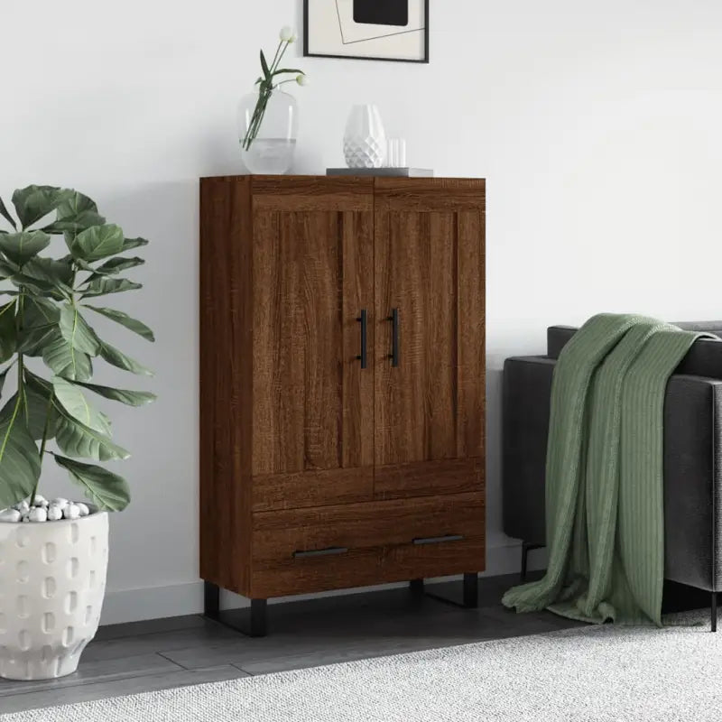 Trendy hoge kast van bewerkt hout met duurzame charme - Dressoirs & buffetkasten