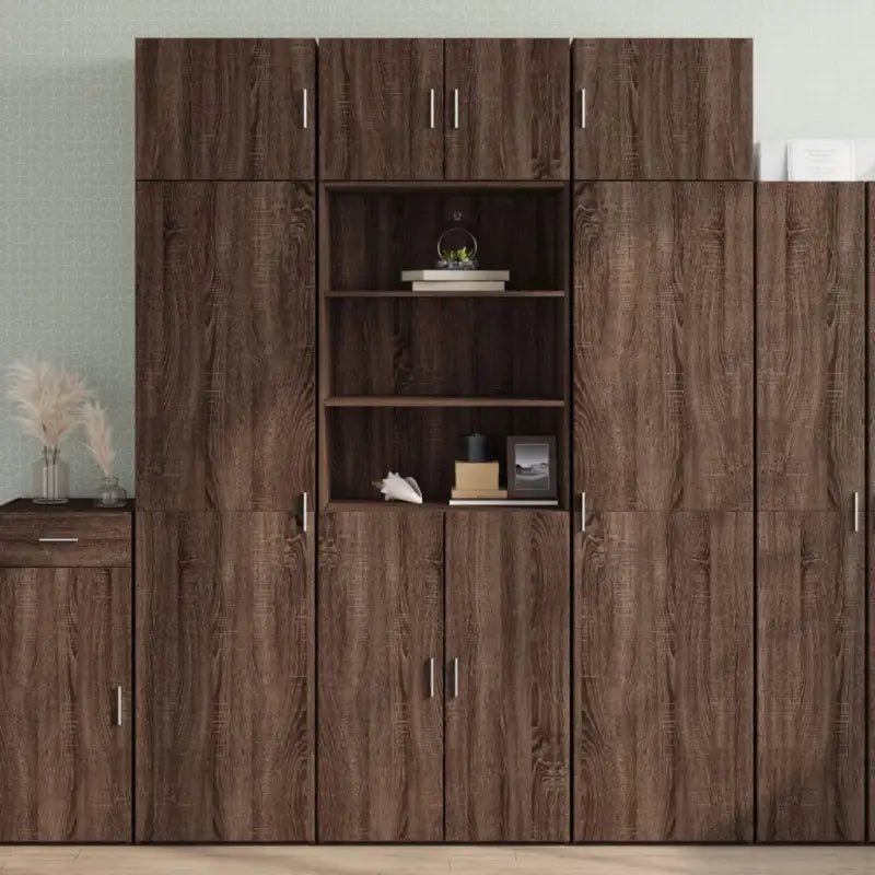 Trendy hoge kast van bewerkt hout met elegante charme - bruin eikenkleur / 1 - Dressoirs & buffetkasten