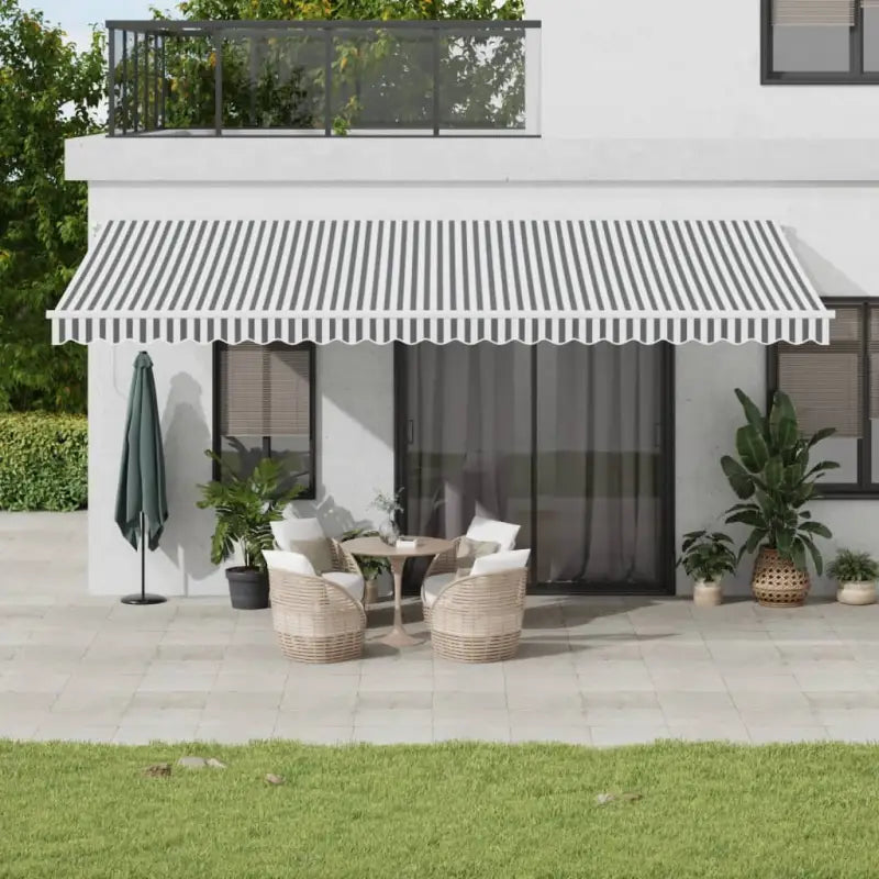 Uitschuifbare luifel met gepoedercoat aluminium voor koelte in je tuin - Antraciet en wit / 600 x 350 cm / 1 - Zonwering