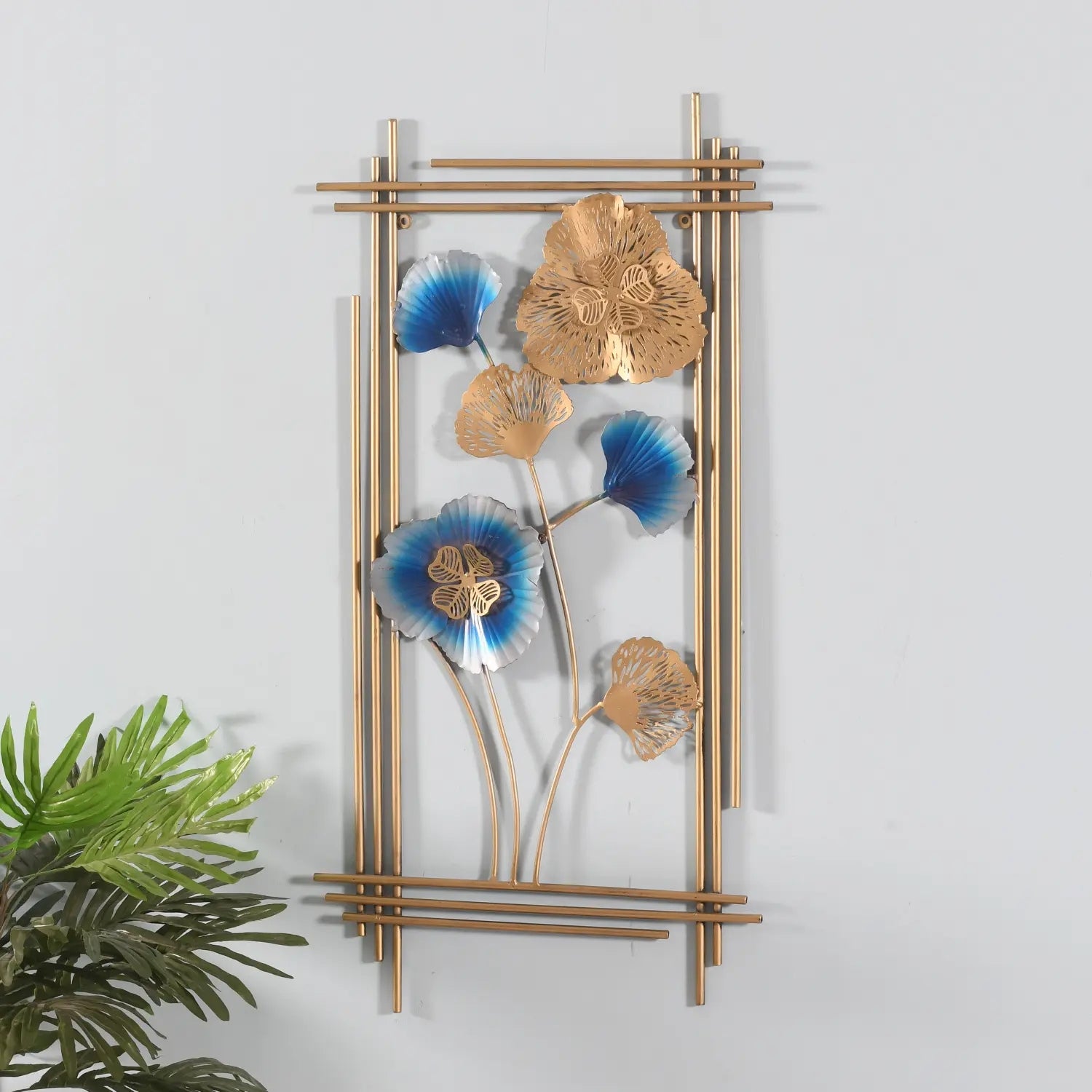 Aashly Metalen Wanddecoratie Bloemen | Goud & Blauw  Luxe Muurdecoratie