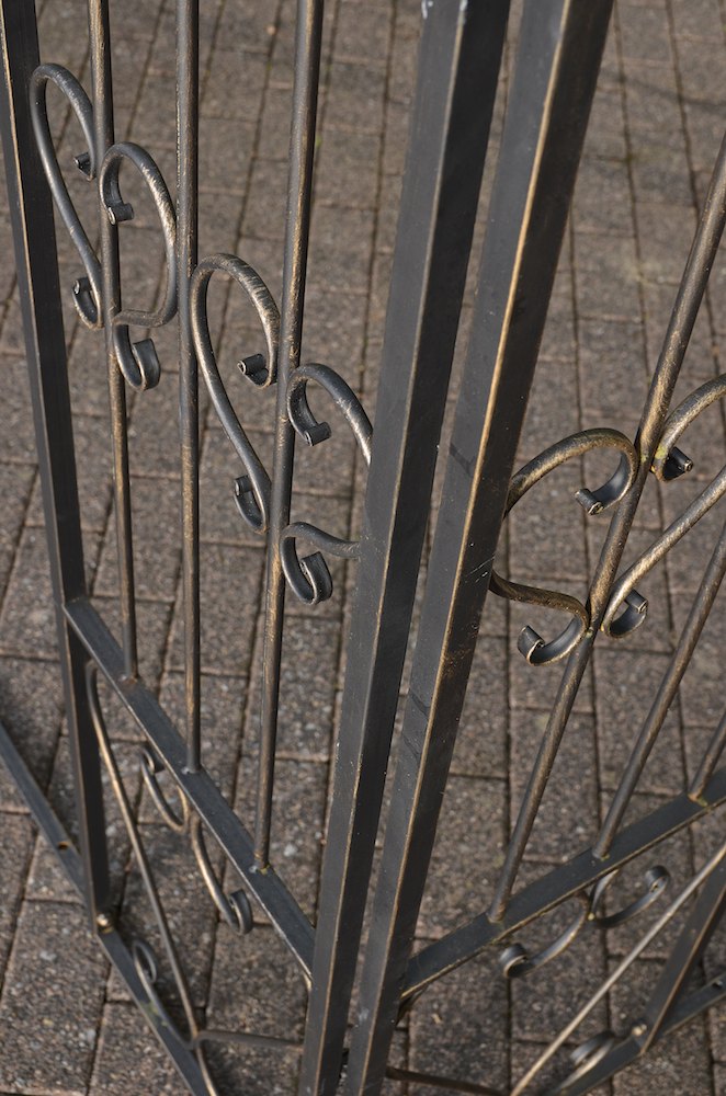Rozenpaviljoen Manja bronzen bronze