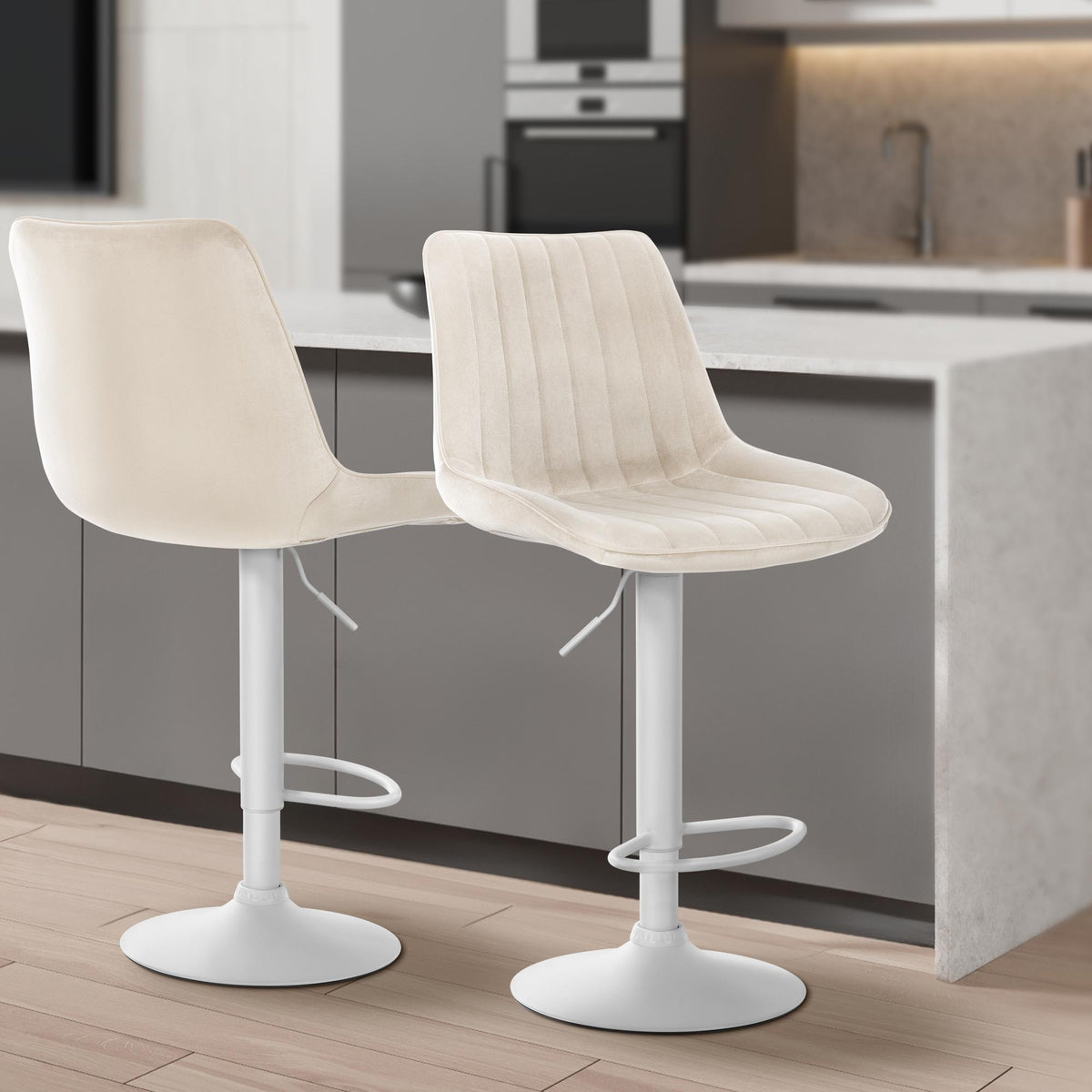 Set van 2 barkrukken Toni fluweel creme,Metaal mat wit creme