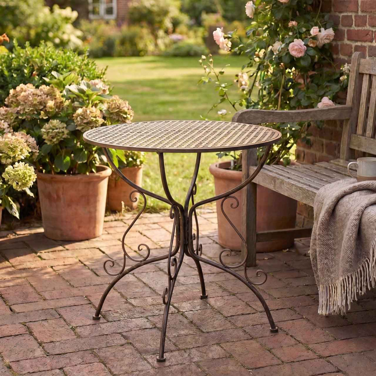IJzeren tafel Amanda bronzen bronze