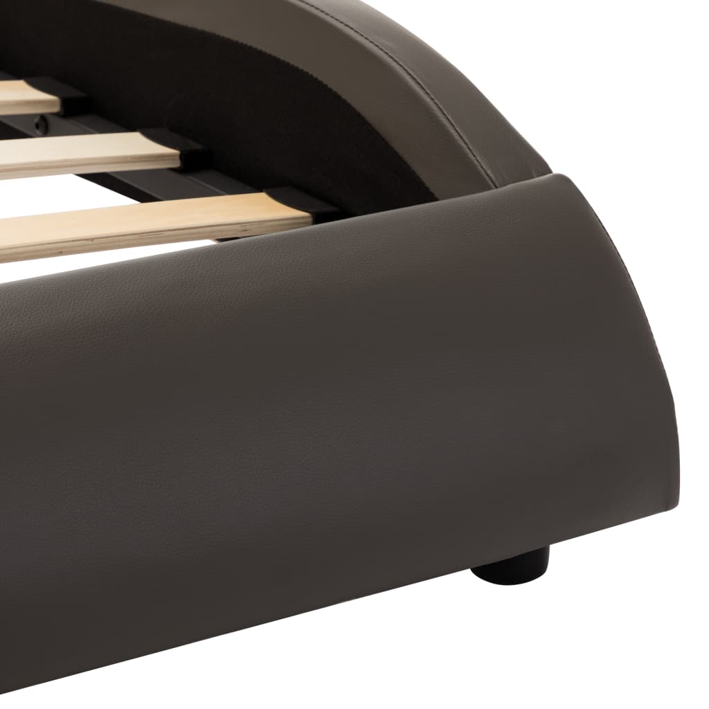 vidaXL Bedframe met LED kunstleer grijs en wit 135x190 cm