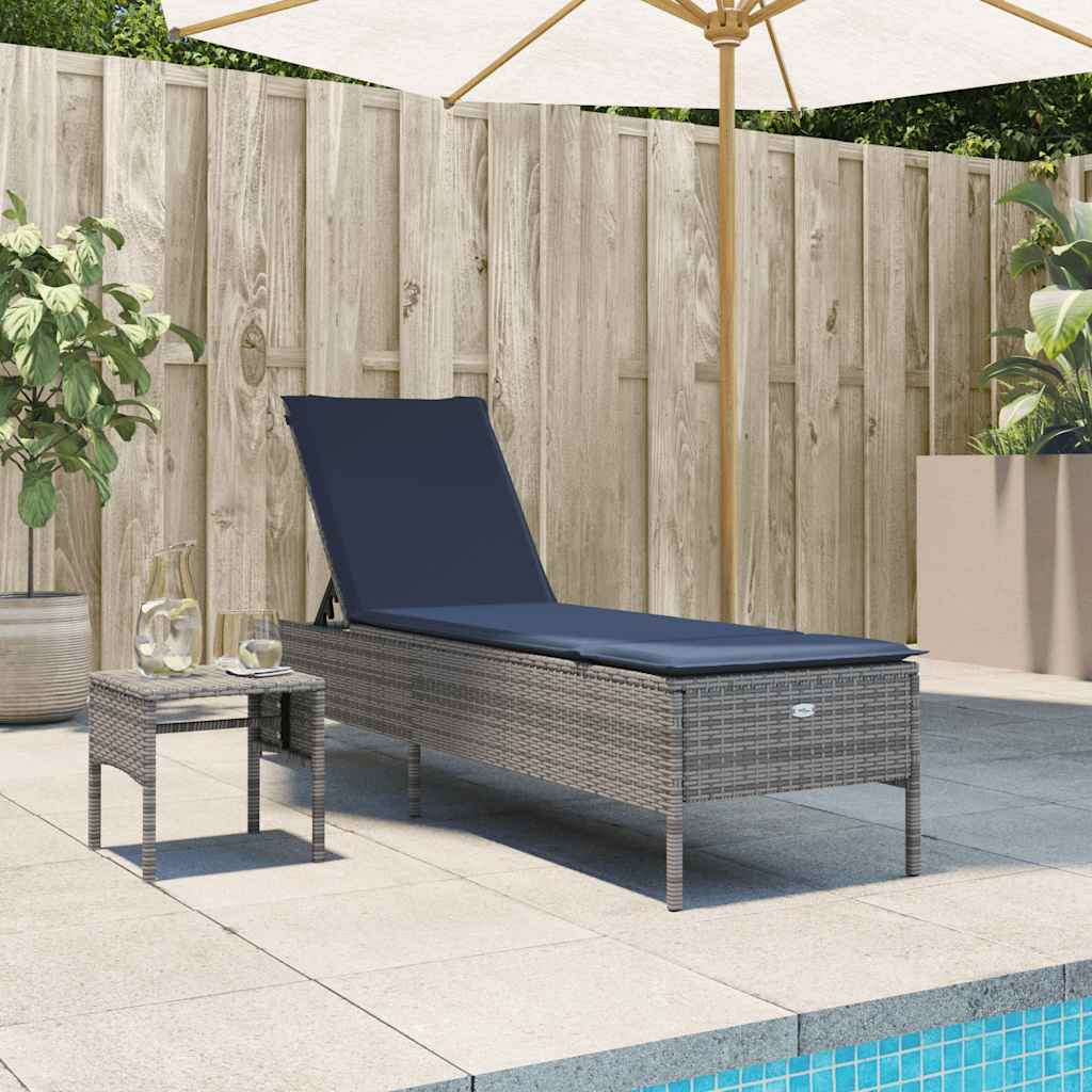 vidaXL Ligstoel met tafel en kussen, grijs polyrotan