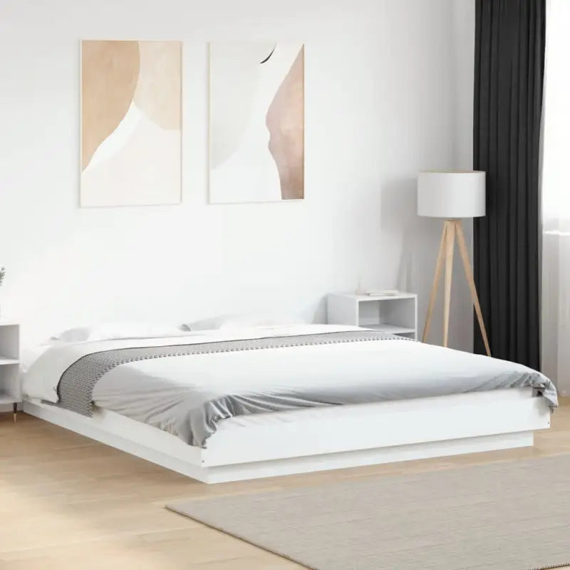 Bed met RGB LED-verlichting en bewerkt hout voor een stabiele nachtrust - Wit / 160 x 200 cm - Bedden & bedframes