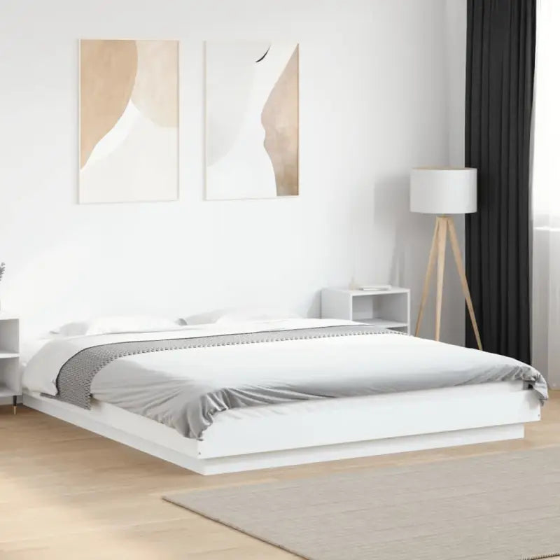 Bed met RGB LED-verlichting en bewerkt hout voor een stabiele nachtrust - Wit / 150 x 200 cm - Bedden & bedframes
