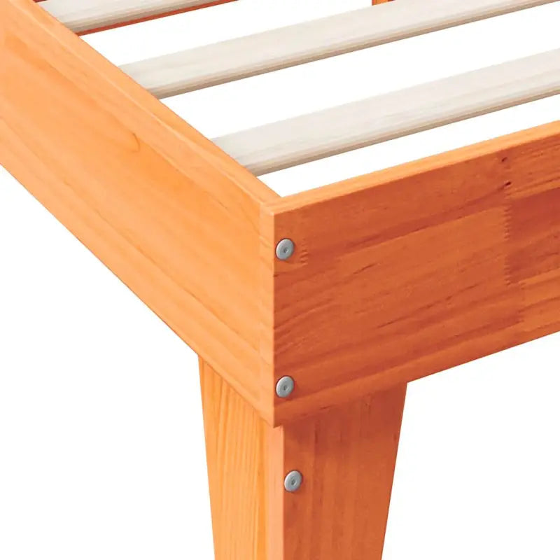 Bedden en bedframes met massief grenenhout en mooie totale afmetingen - Bedden & bedframes