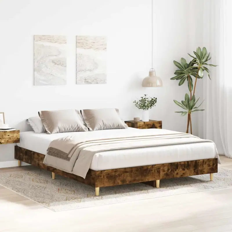 Bedframe in gerookt eiken voor een stabiele en stijlvolle slaapkamer - Bedden & bedframes