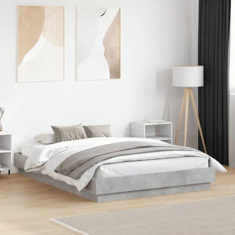 Bedframe in Grijs Sonoma met duurzaam bewerkt hout voor comfortabele nachten - Betongrijs / 140 x 190 cm - Bedden &